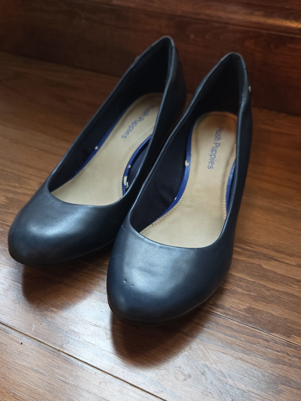 Hush Puppies Women's Black Leather Round-Toe Flats